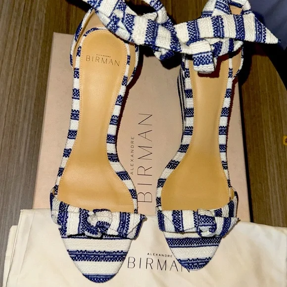 Brand new Alexandre Birman Shoe . - Picture 2 of 7